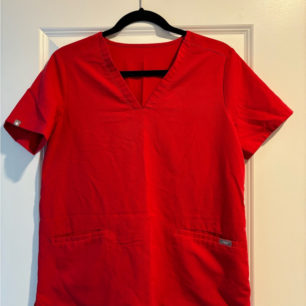 Figs Casma 3-Pocket Scrub Top (Red)